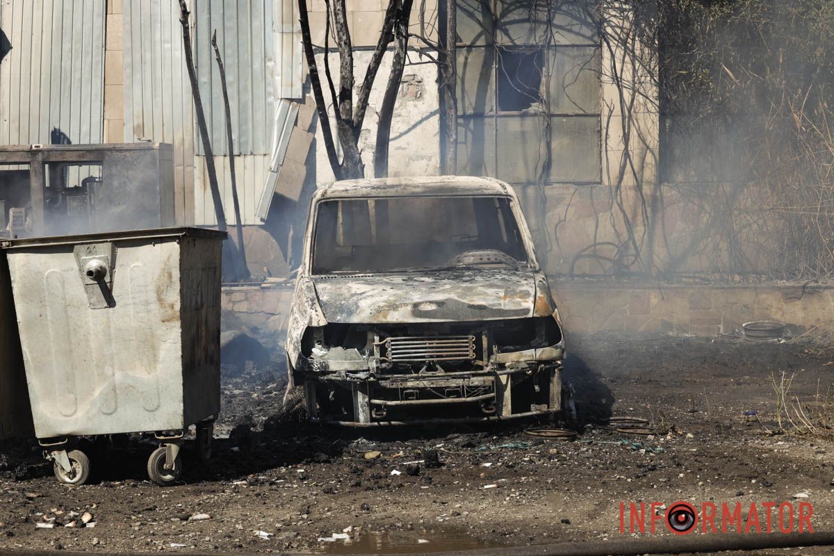 Большой столб черного дыма: пылающее на левом берегу Днепра 15