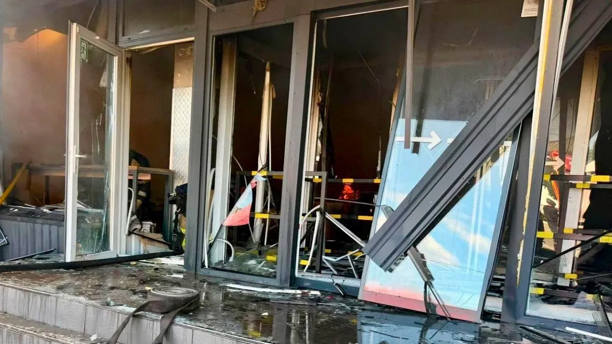 Начался пожар: враг ударил по помещению логистической компании в Павлограде
