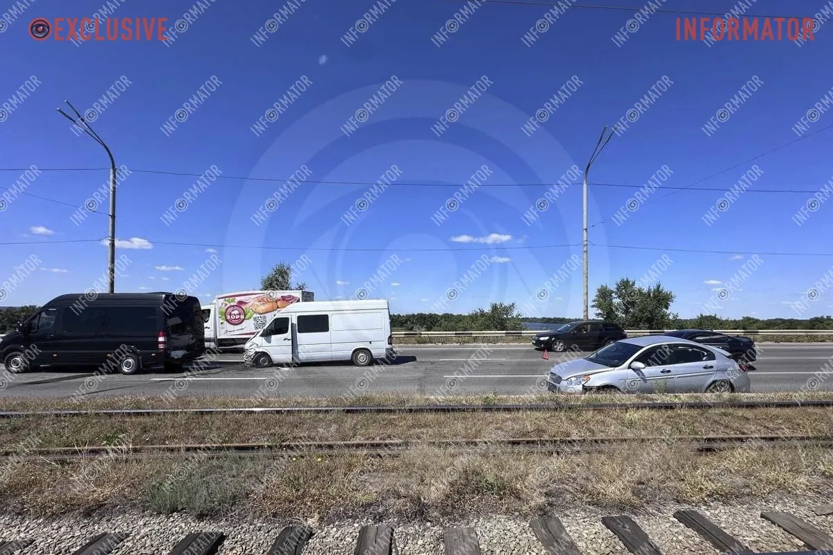 Декілька ДТП на Кайдацькому мосту у Дніпрі дтп мост2 1