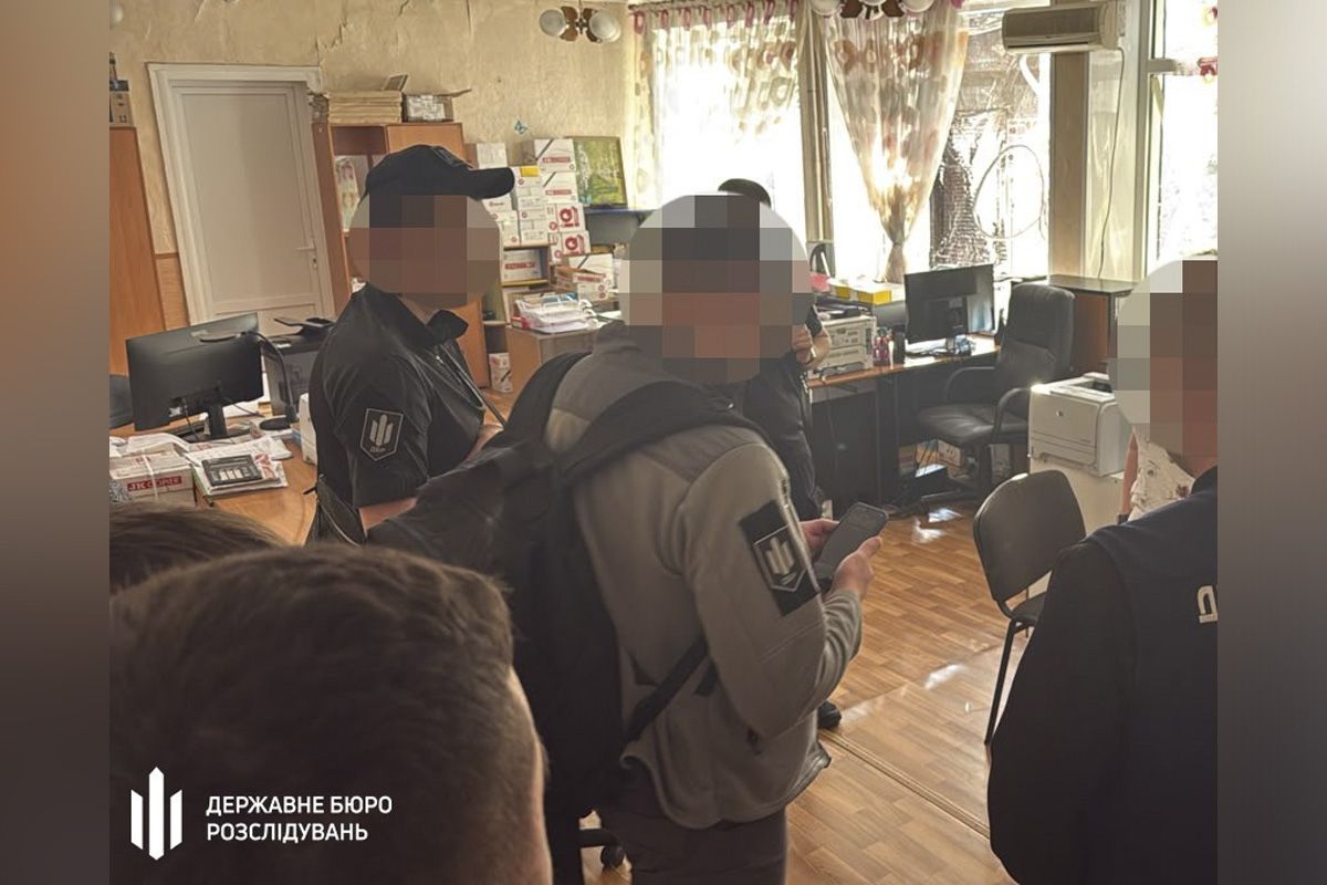 Щомісяца з підлеглих вимагали кошти Щомісяца з підлеглих вимагали кошти