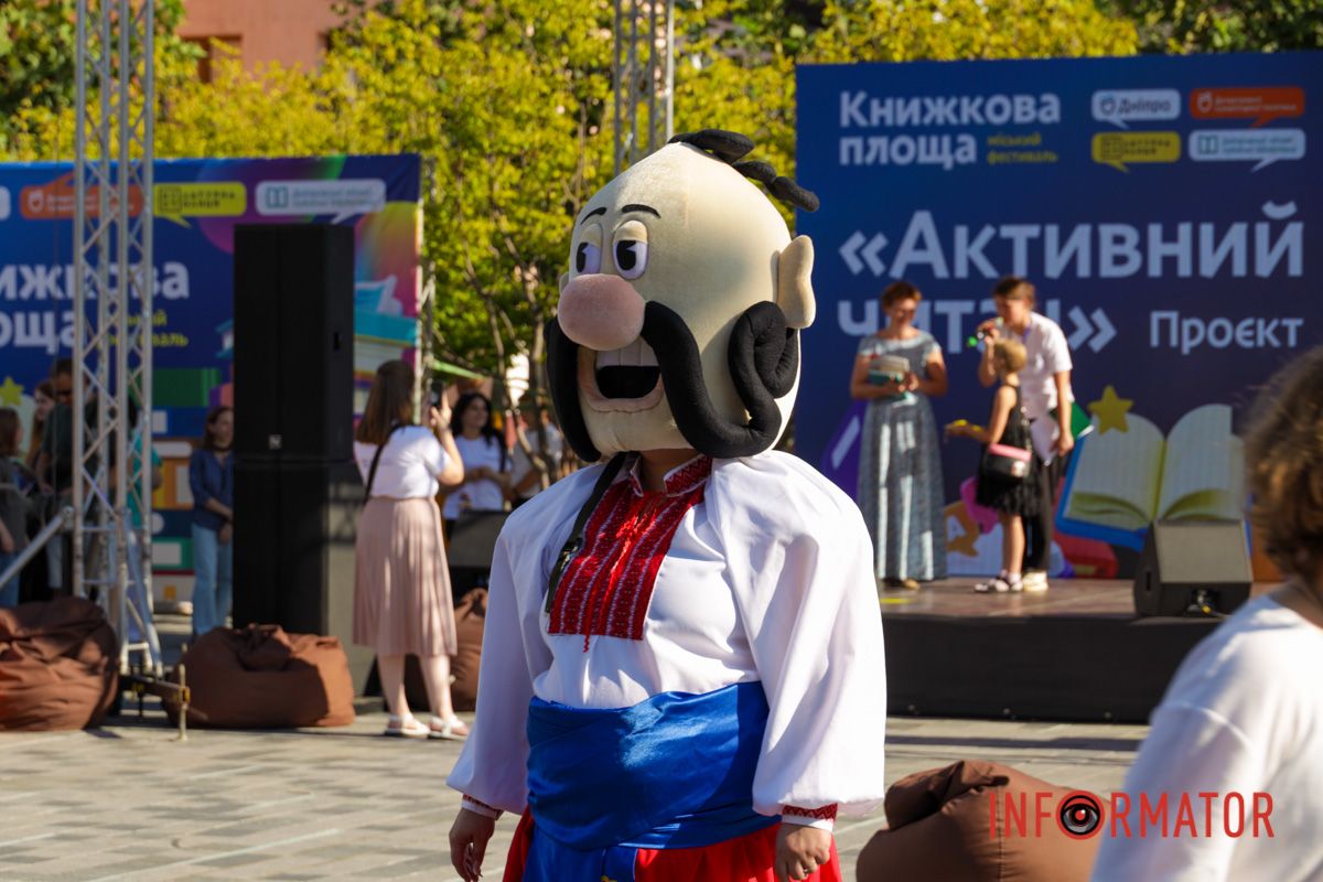 У Дніпрі проходить фестиваль “Книжкова площа”: що цікавого можна знайти й побачити 4