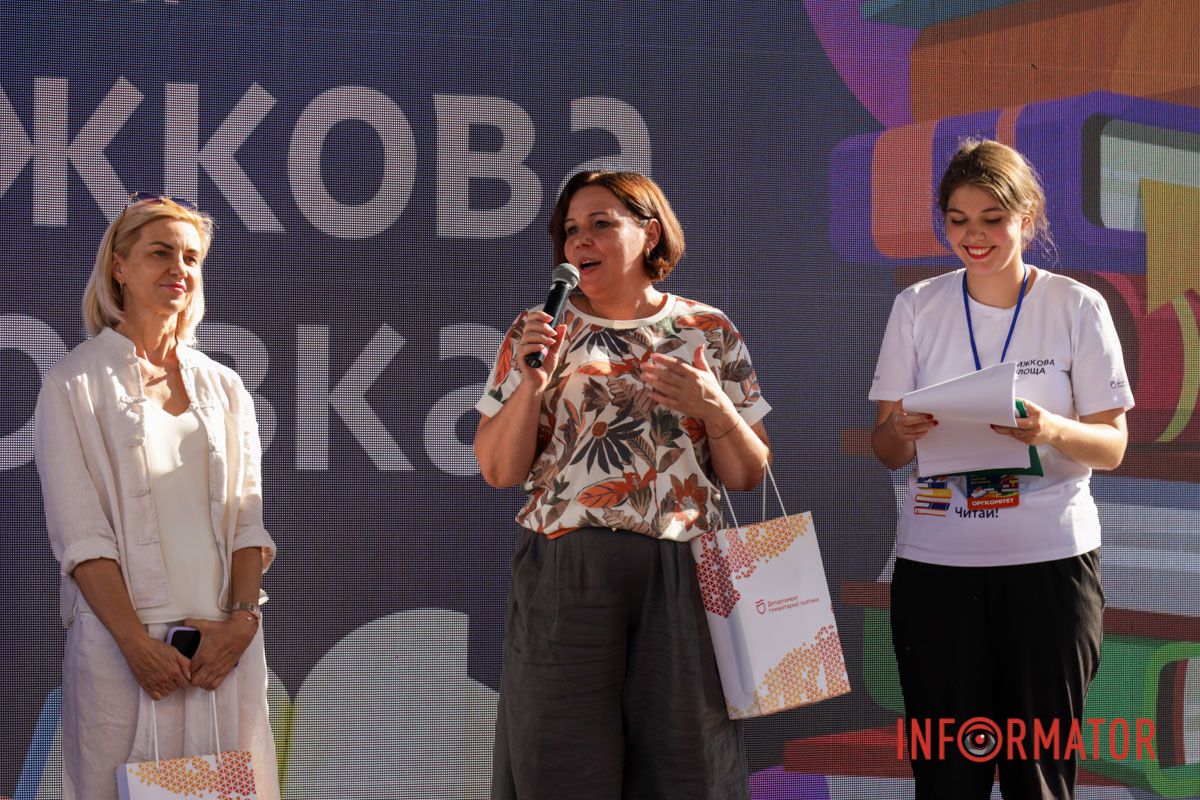У Дніпрі проходить фестиваль “Книжкова площа”: що цікавого можна знайти й побачити 14