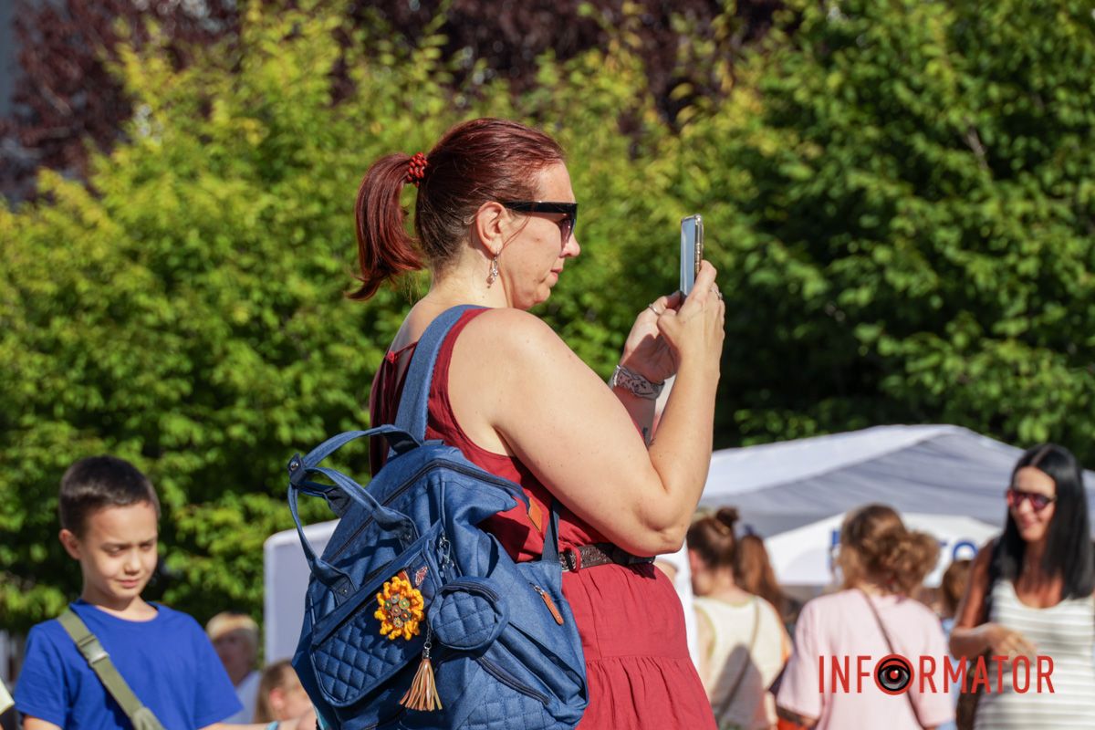 У Дніпрі проходить фестиваль “Книжкова площа”: що цікавого можна знайти й побачити 15