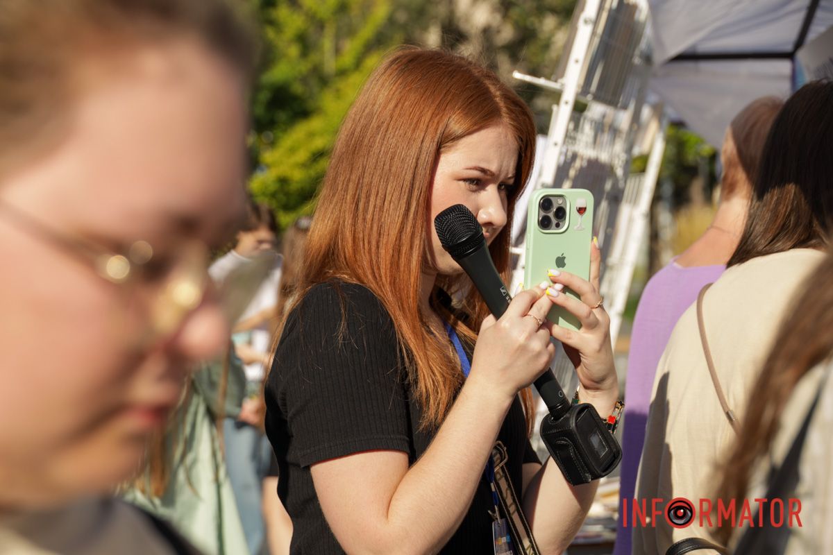 У Дніпрі проходить фестиваль “Книжкова площа”: що цікавого можна знайти й побачити 36