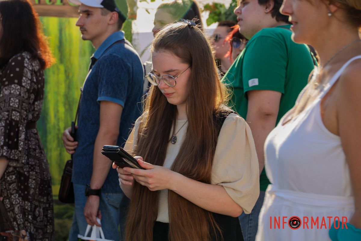 У Дніпрі проходить фестиваль “Книжкова площа”: що цікавого можна знайти й побачити 39