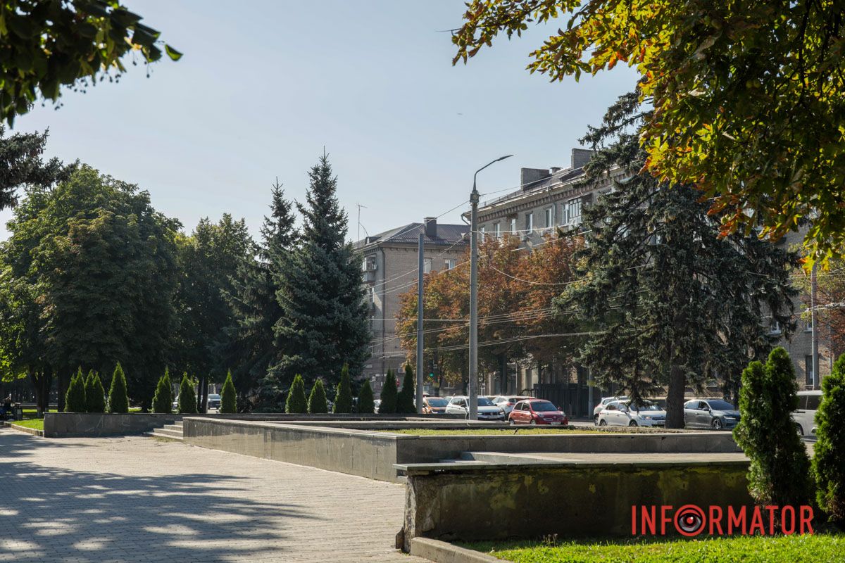 Постамент встановили у роки Незалежності України У Дніпрі на Січеславській Набережній демонтували пам’ятник Маргелову: що може з’явитись на його місці 2