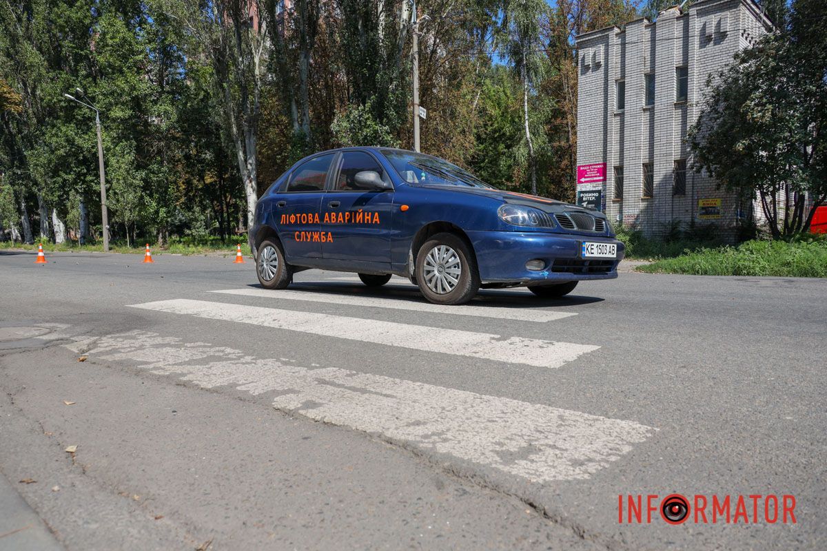 У Дніпрі на Ярослава Мудрого Lanos аварійної ліфтової служби збив жінку на пішохідному переході 9