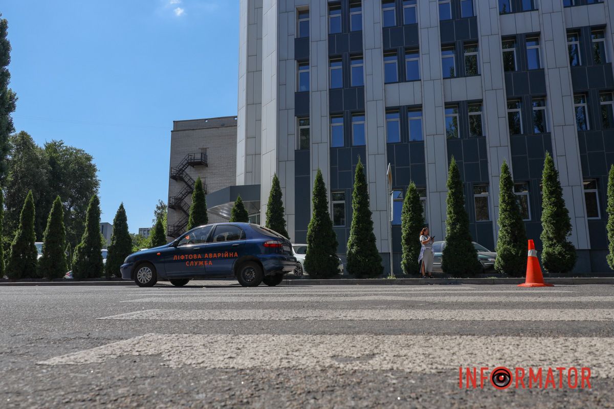 У Дніпрі на Ярослава Мудрого Lanos аварійної ліфтової служби збив жінку на пішохідному переході 14