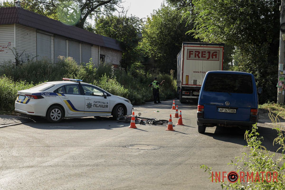 В Днепре на перекрестке Героев УПА и Аудиторной сбили двух человек: на месте работает полиция 4