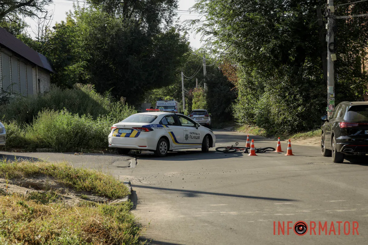 В Днепре на перекрестке Героев УПА и Аудиторной сбили двух человек: на месте работает полиция 3