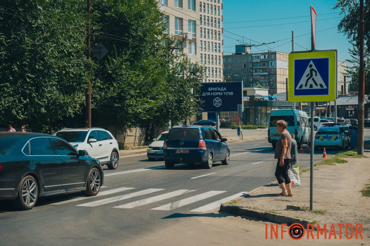 В этот момент по проспекту Мануйловскому в направлении Нового моста ехал Renault