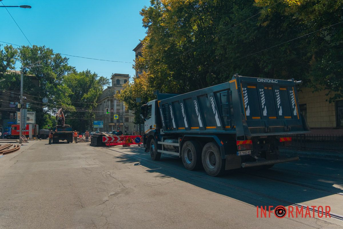 В Днепре 18 августа начали ремонт трамвайного пути на перекрестке проспекта Науки и улицы Архитектора Олега Петрова В Днепре на неделю перекрыли улицу Архитектора Олега Петрова: как курсирует транспорт 1