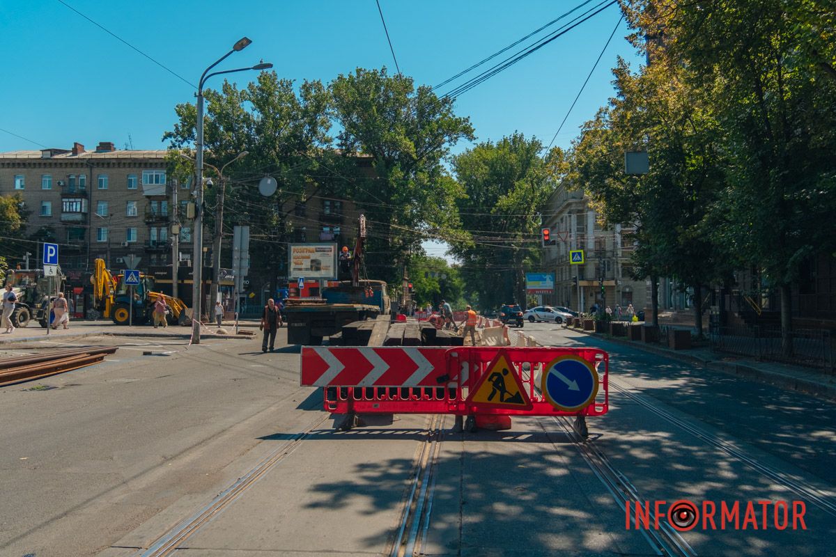 На месте работают дорожная техника и рабочие В Днепре на неделю перекрыли улицу Архитектора Олега Петрова: как курсирует транспорт 2