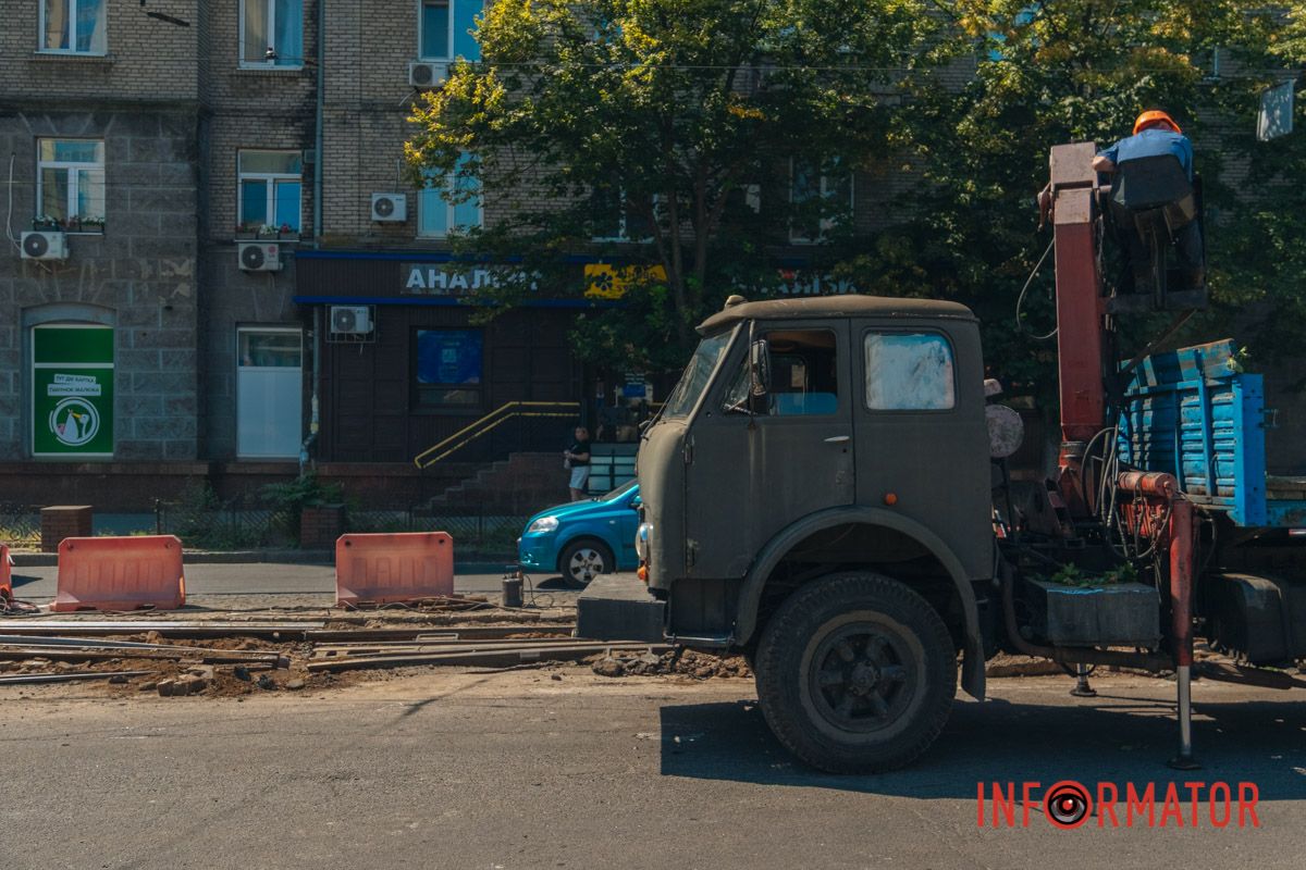 В Днепре начали ремонт трамвайного пути на проспекте Науки В Днепре на неделю перекрыли улицу Архитектора Олега Петрова: как курсирует транспорт 10