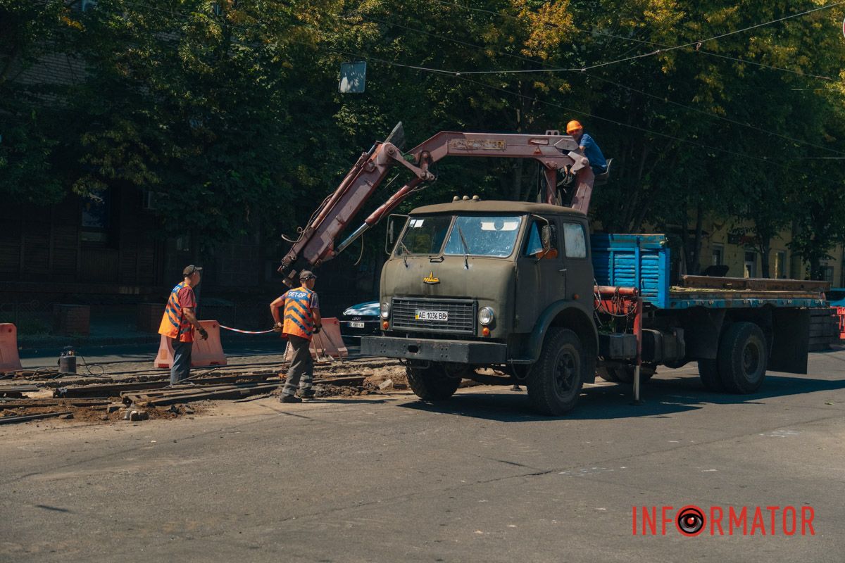 Ремонтные работы продолжаются прямо сейчас В Днепре на неделю перекрыли улицу Архитектора Олега Петрова: как курсирует транспорт 23