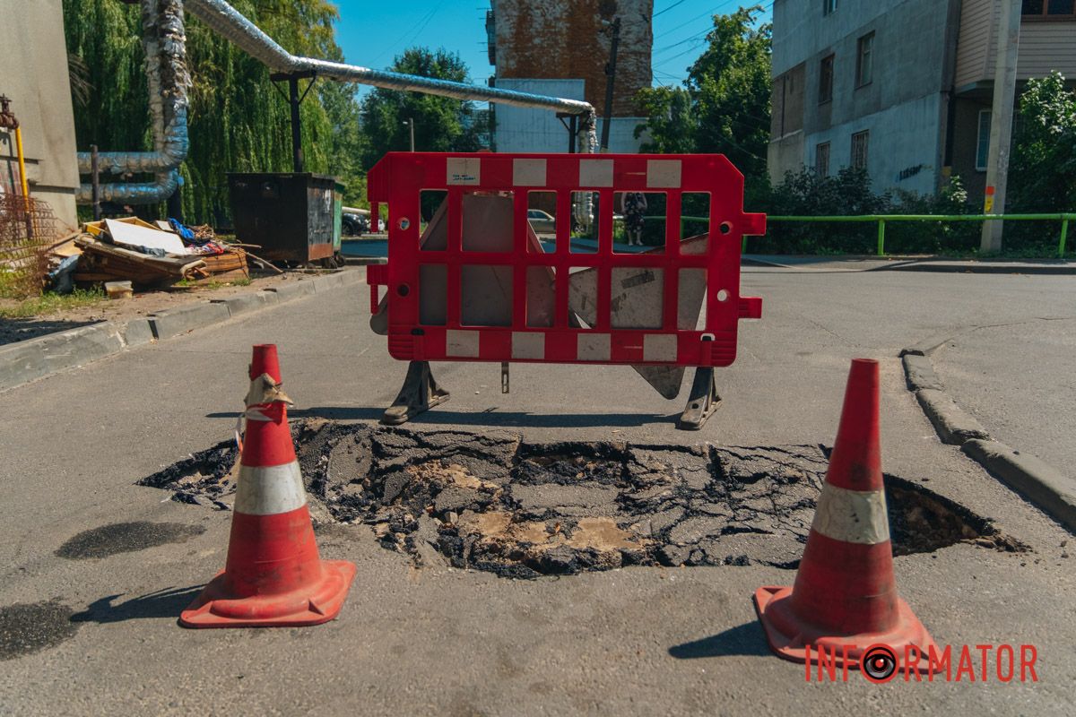Між багатоповерхівками утворилося провалля: у Дніпрі на Галини Мазепи заблокований проїзд, а люди сидять без води 7
