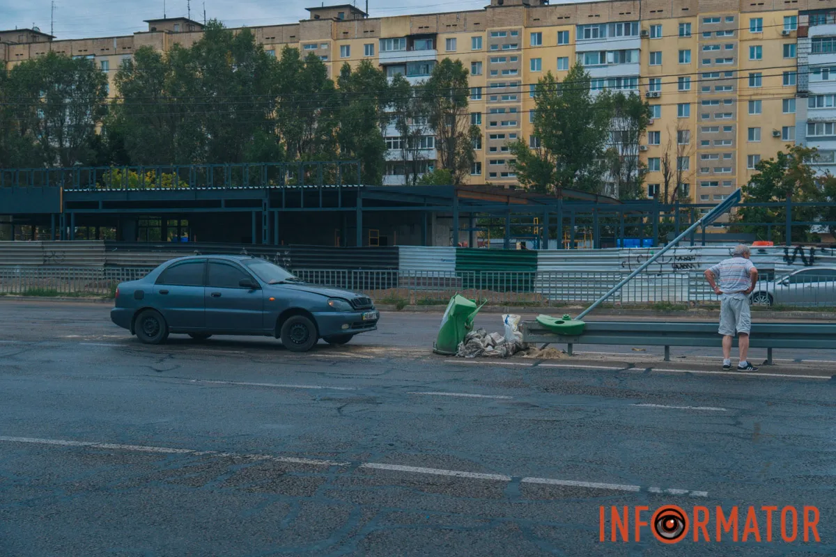 По предварительной информации, водитель не справился с управлением по мокрой дороге