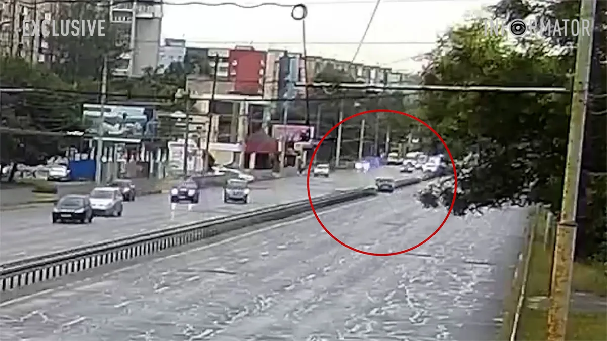 Відео моменту: у Дніпрі на Набережній Заводській Daewoo опинився на відбійнику