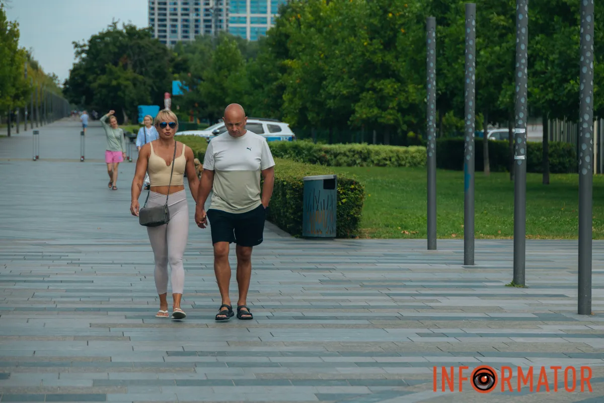 Як дніпряни проводять літні будні у сквері Прибережному