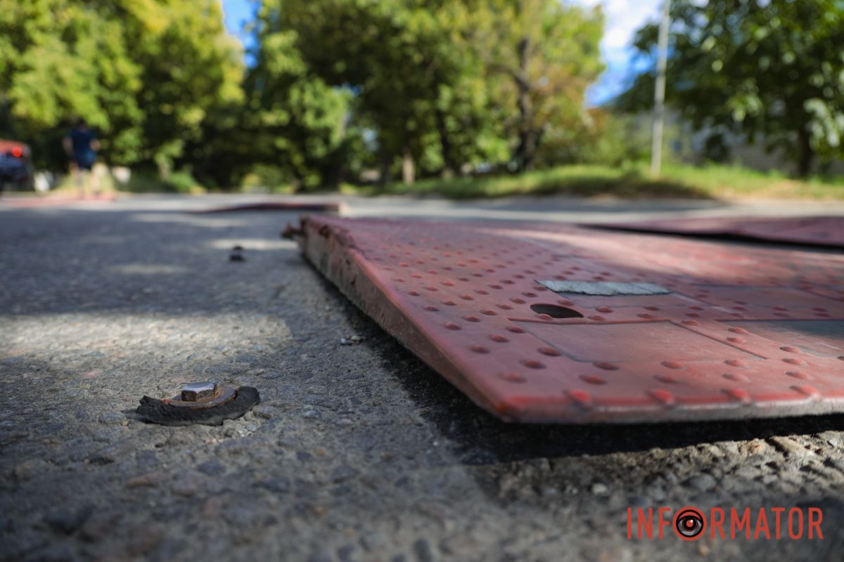 Інформатор з лівого берега Дніпра Небезпека на дорозі: у Дніпрі на Симиренківській на місці смертельної ДТП біля гімназії пошматувало «берлінські подушки» 7