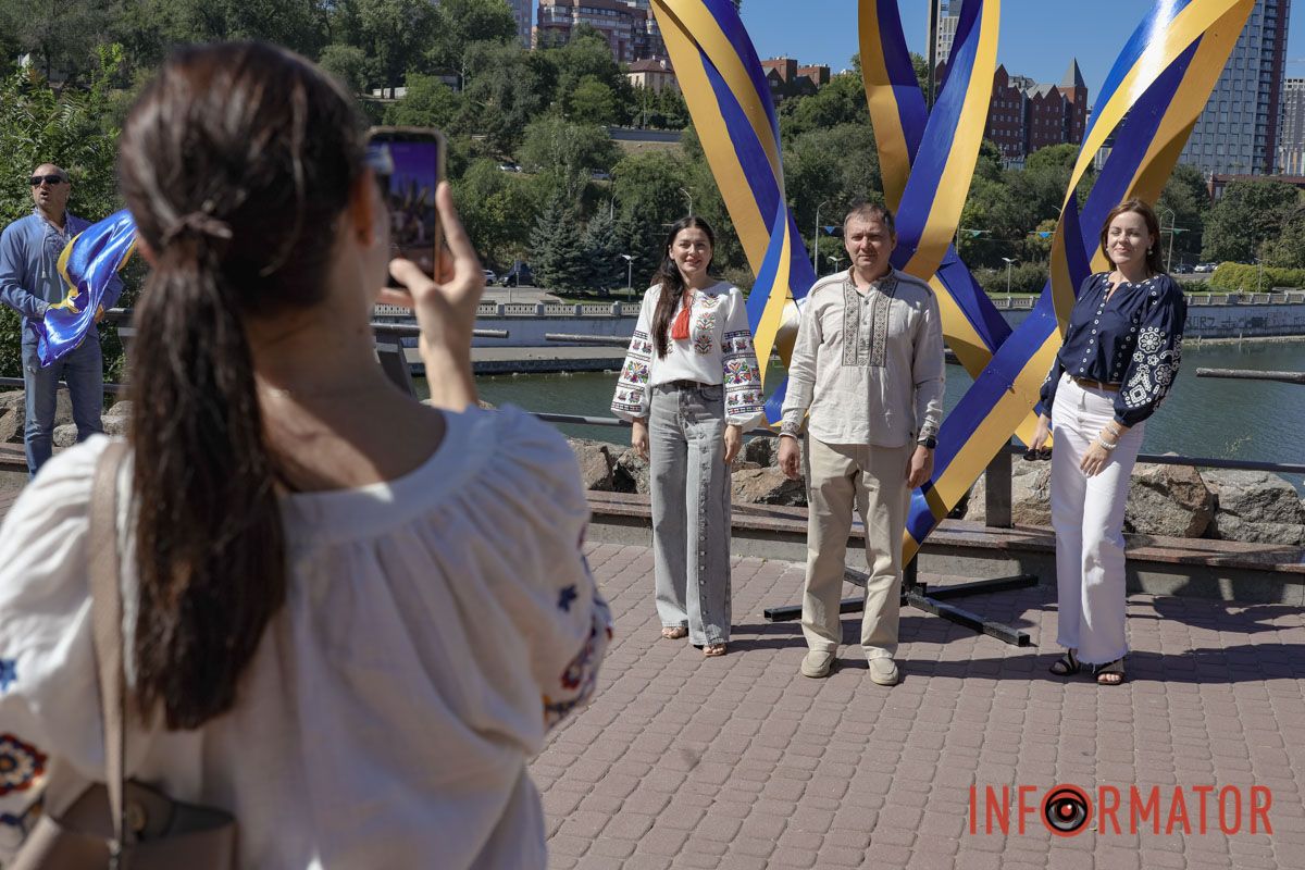 В Днепре на Монастырском острове появилась фотозона к 35-летию Независимости 4