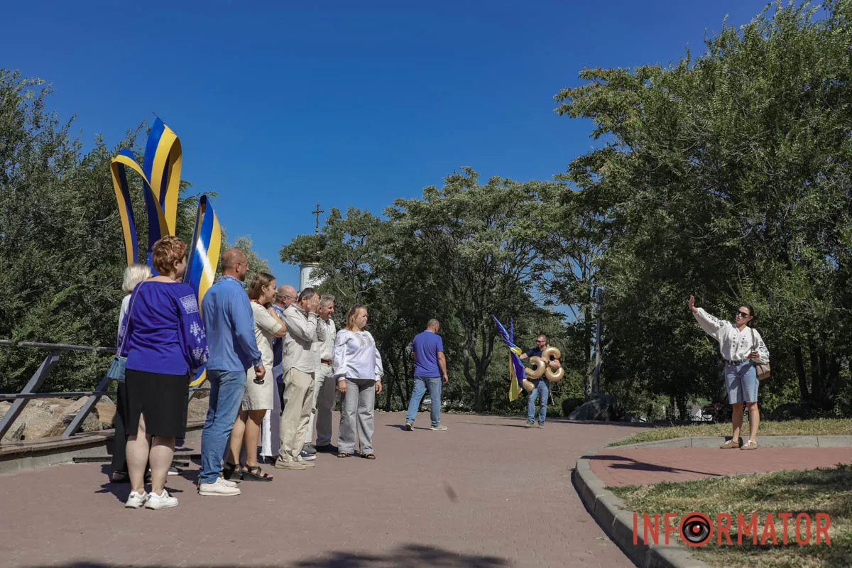 В Днепре на Монастырском острове появилась фотозона к 35-летию Независимости 9