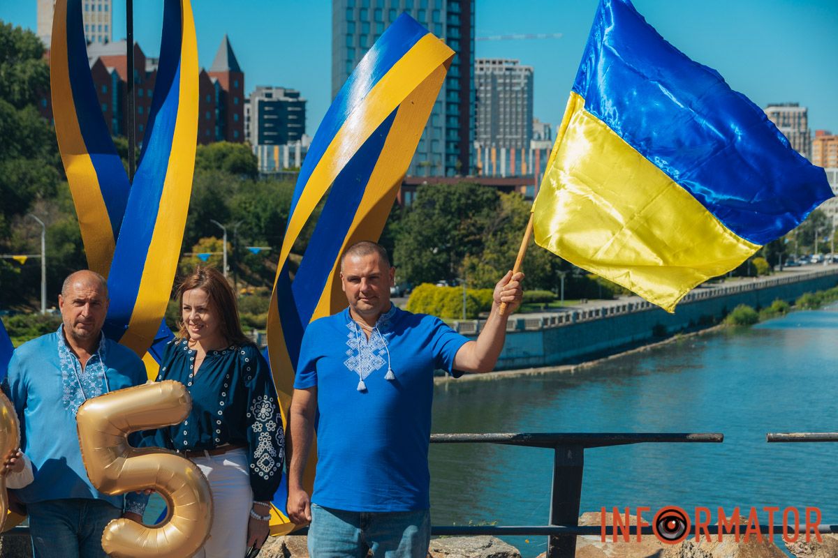 В Днепре на Монастырском острове появилась фотозона к 35-летию Независимости 21