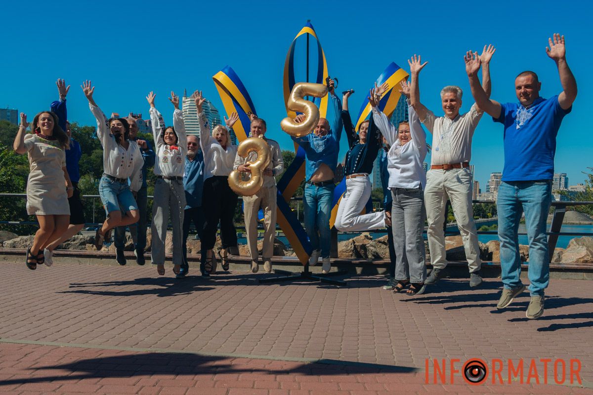 В Днепре на Монастырском острове появилась фотозона к 35-летию Независимости 29