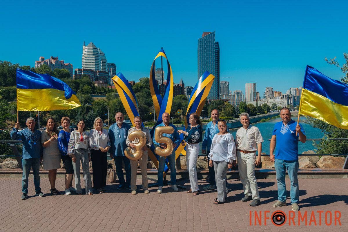 У Дніпрі на Монастирському острові з’явилась фотозона до 35-річчя Незалежності 35