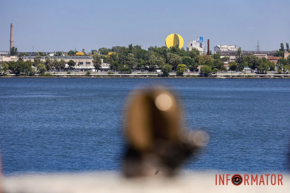 У Дніпрі Сонце сходить двічі: на Фестивальному причалі урочисто відкрили нову, ювілейну мініскульптуру 5