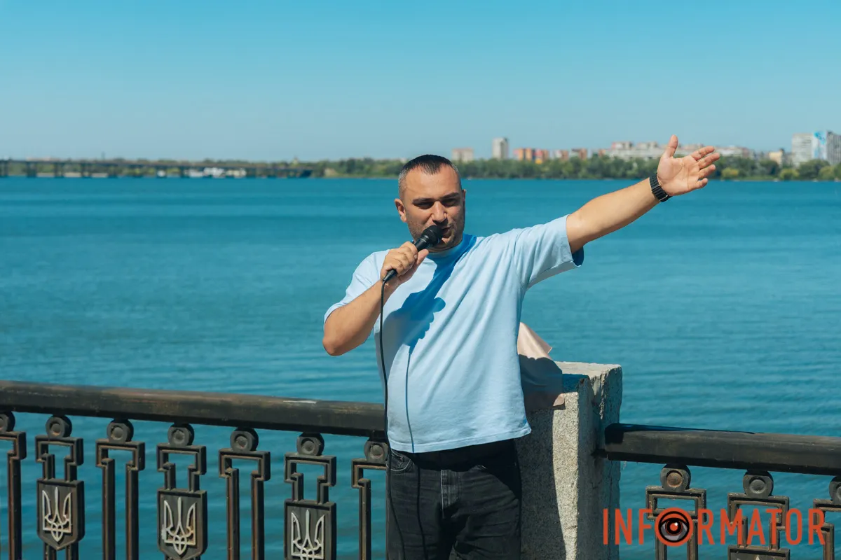 У Дніпрі Сонце сходить двічі: на Фестивальному причалі урочисто відкрили нову, ювілейну мініскульптуру 18