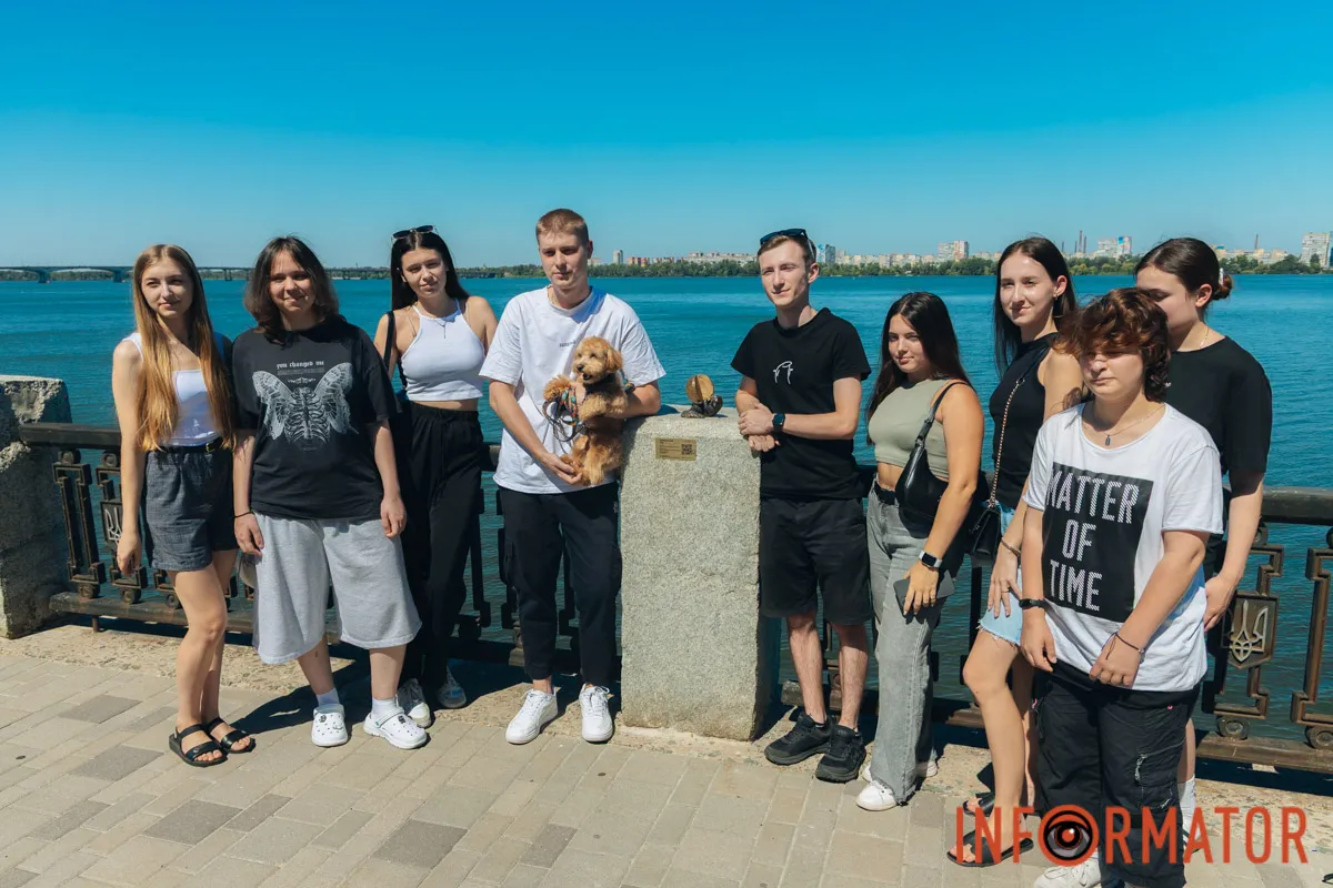 У Дніпрі Сонце сходить двічі: на Фестивальному причалі урочисто відкрили нову, ювілейну мініскульптуру 14