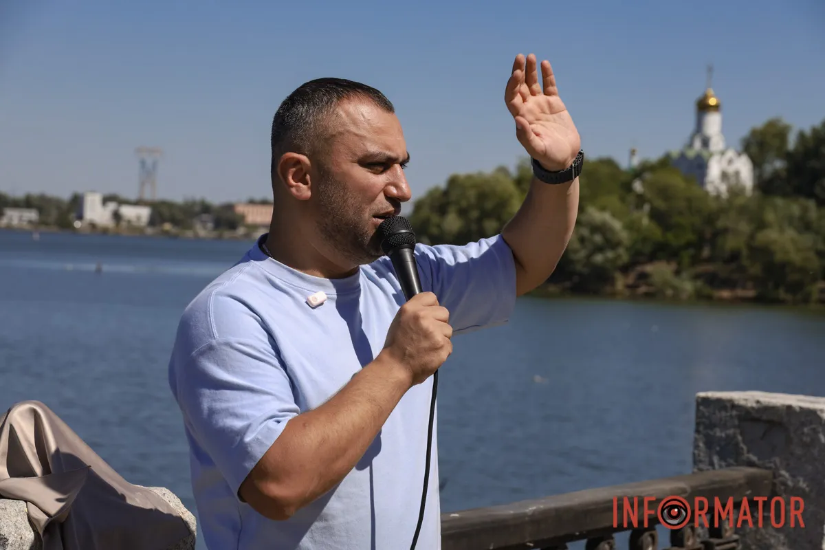 У Дніпрі Сонце сходить двічі: на Фестивальному причалі урочисто відкрили нову, ювілейну мініскульптуру 20