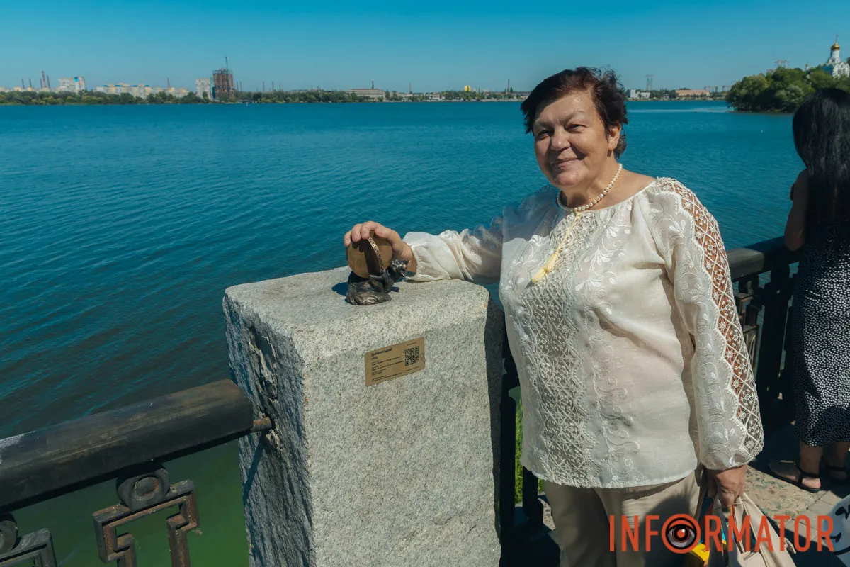 У Дніпрі Сонце сходить двічі: на Фестивальному причалі урочисто відкрили нову, ювілейну мініскульптуру 21