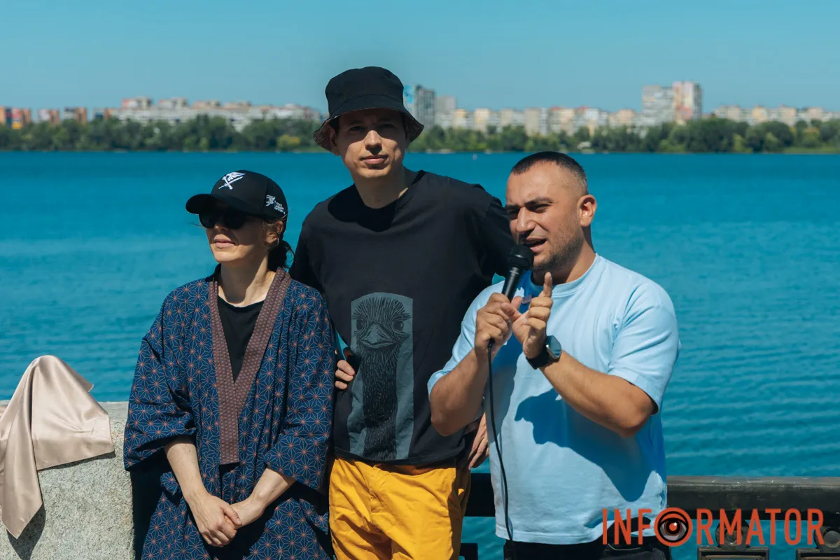 У Дніпрі Сонце сходить двічі: на Фестивальному причалі урочисто відкрили нову, ювілейну мініскульптуру 27