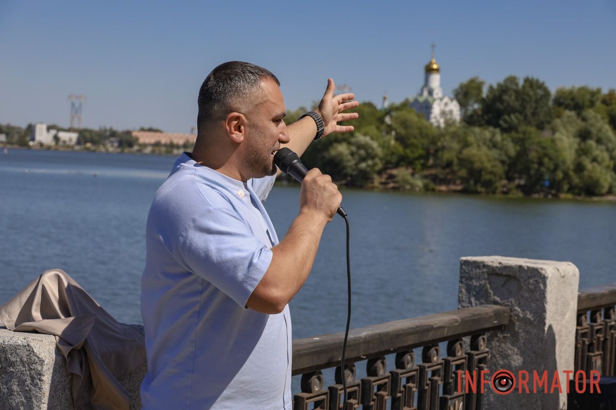 У Дніпрі Сонце сходить двічі: на Фестивальному причалі урочисто відкрили нову, ювілейну мініскульптуру 26
