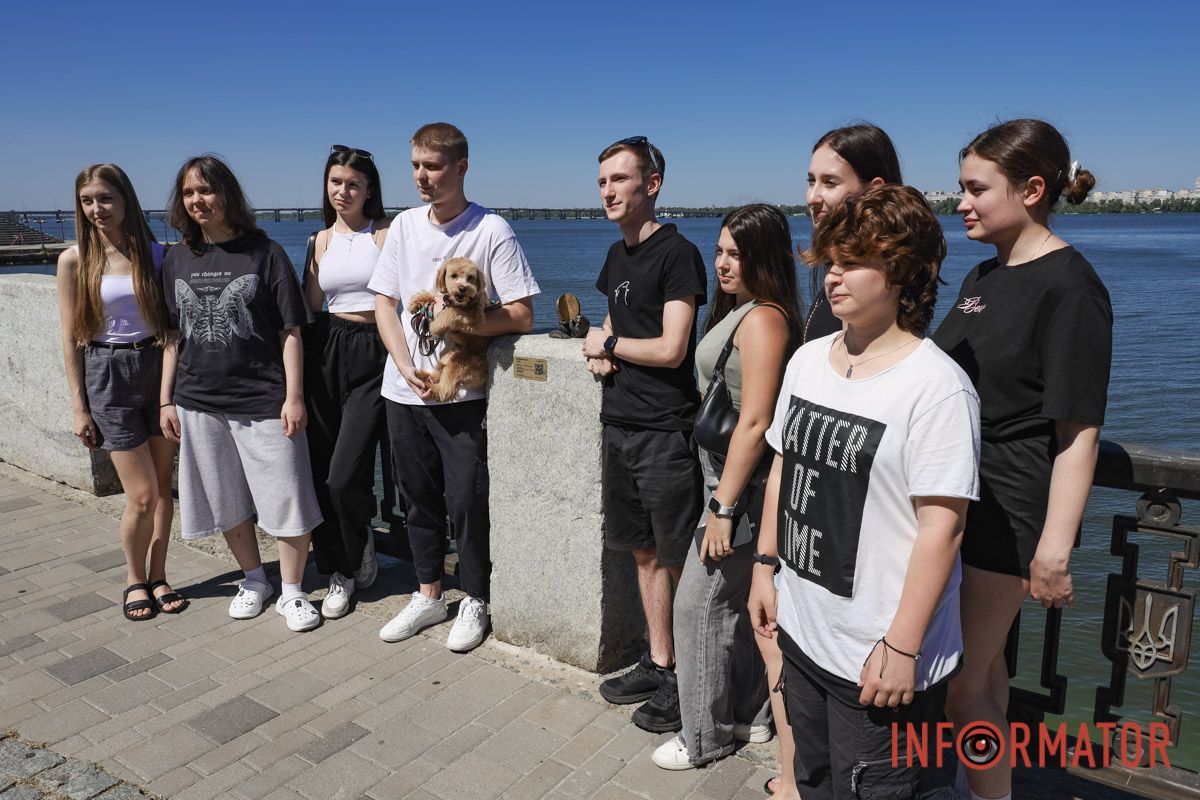 У Дніпрі Сонце сходить двічі: на Фестивальному причалі урочисто відкрили нову, ювілейну мініскульптуру 29