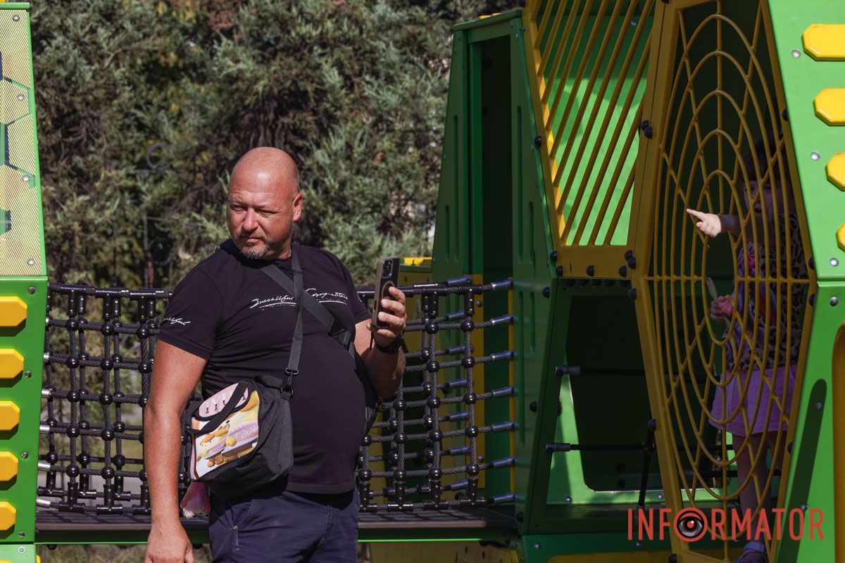 Детство на свежем воздухе: как дети проводят летний день на площадке в Днепре 26