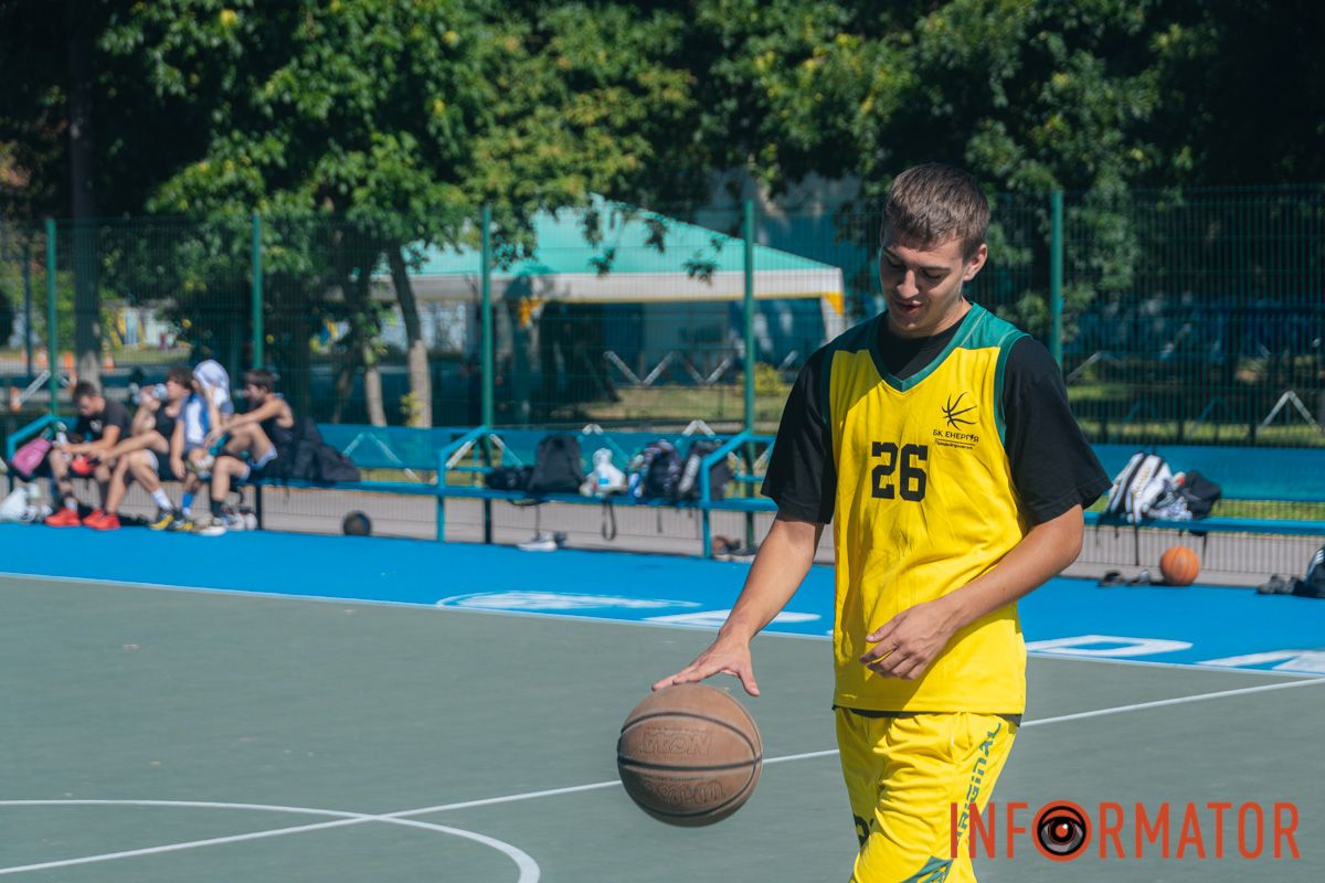 Підтримка з-за меж майданчика не припинялась