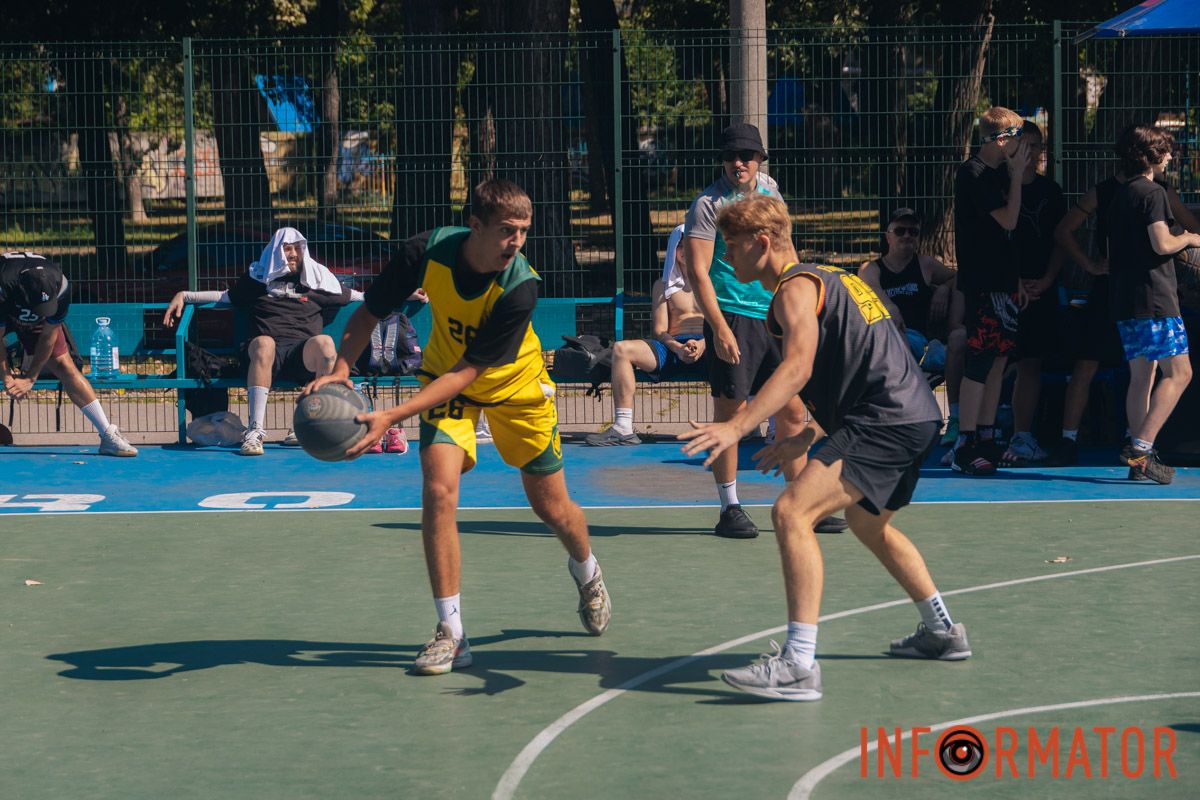 Чемпіони та призери отримали цінні подарунки від БК "Дніпро" 
