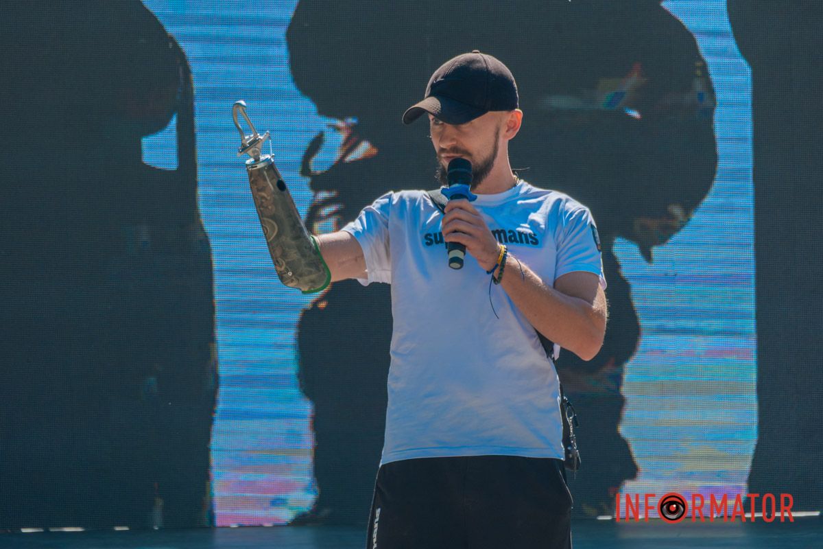 Гості заходу долучались до збору на підтримку військових