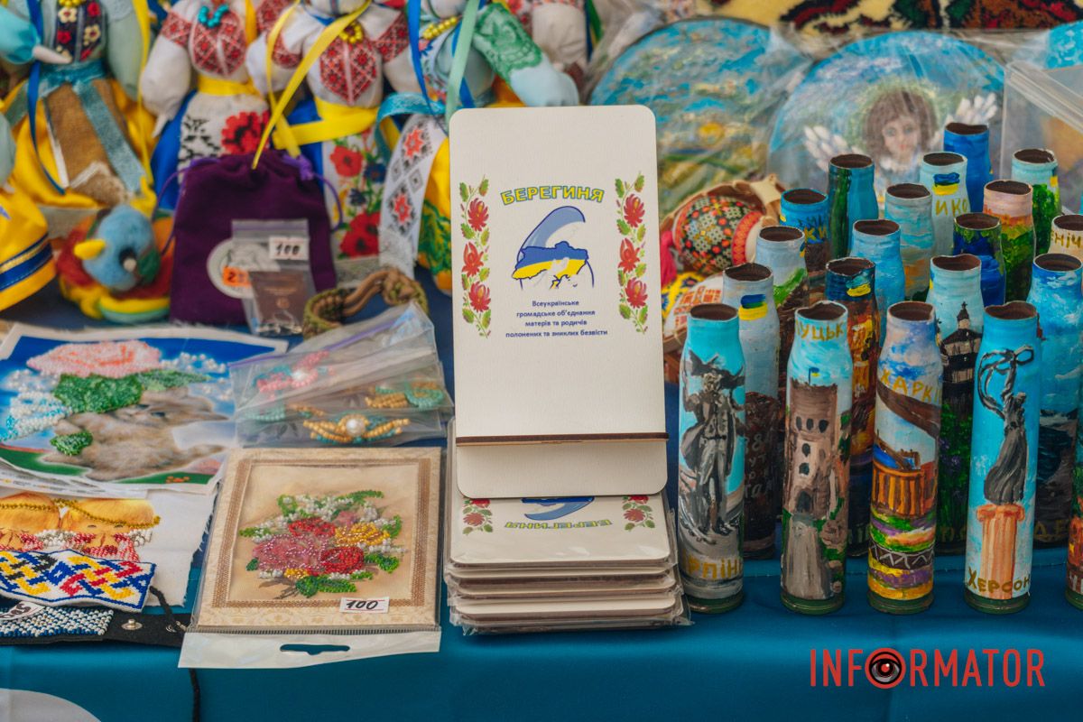 Майстри знайомлять гостей зі своєю творчістю