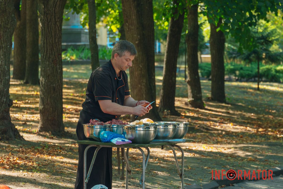 На локації можна не лише послухати музику, а й перекусити