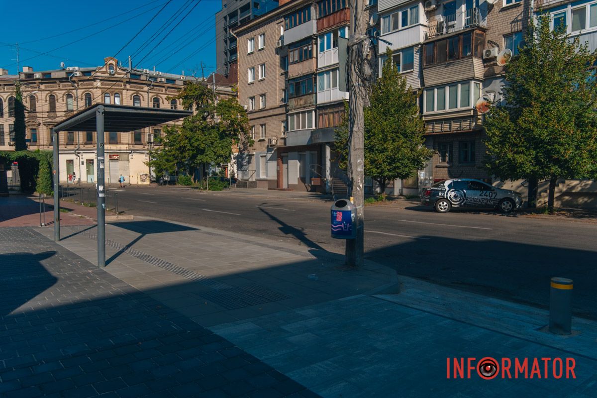 Также перенесли остановку общественного транспорта вместе с накрытием Также перенесли остановку общественного транспорта вместе с накрытием