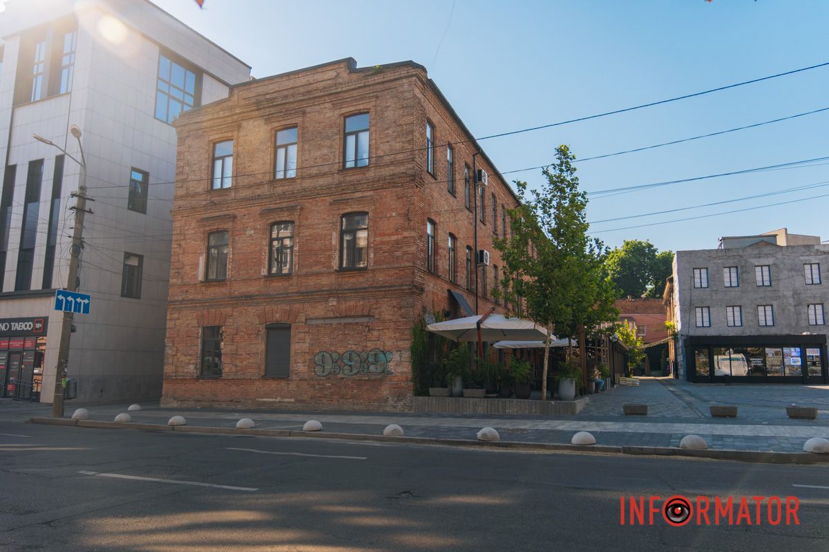 Пешеходная зона стала более удобной для горожан. Пешеходная зона стала более удобной для горожан.