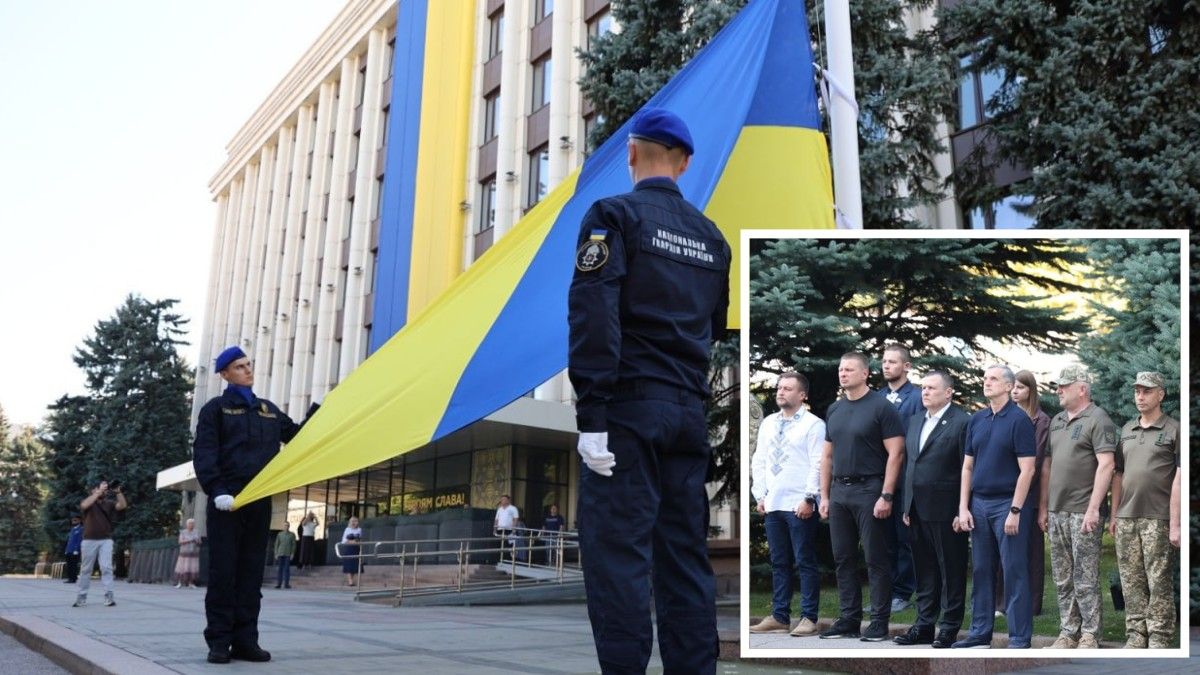 "Символ нашої боротьби та нескореності": у Дніпрі підняли прапор України до свята
