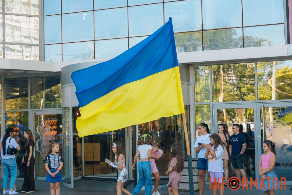 23 серпня у Дніпрі біля ТЦ «Дафі»  влаштували яскраве святкове дійство