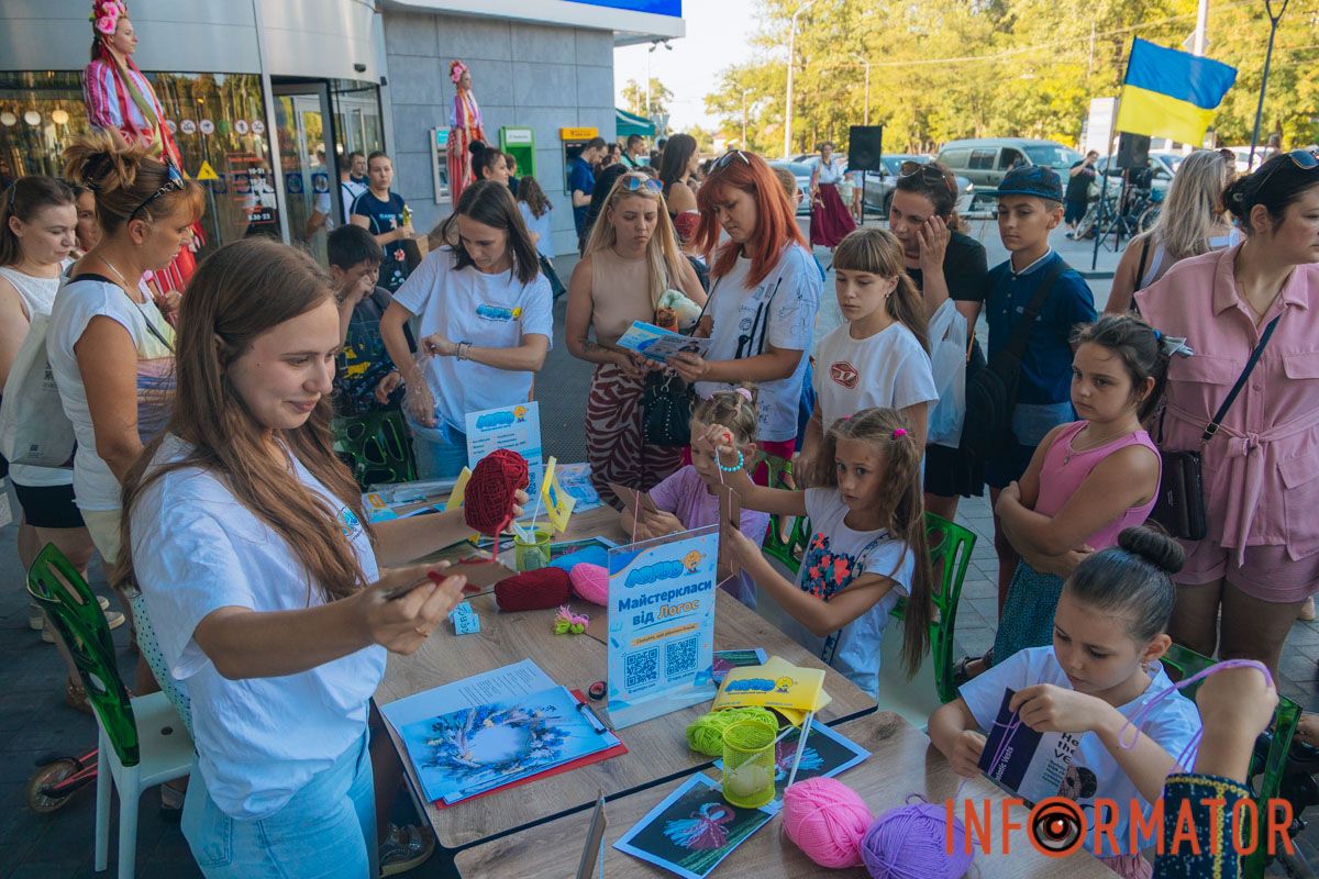Діти власноруч створювали патріотичні вироби