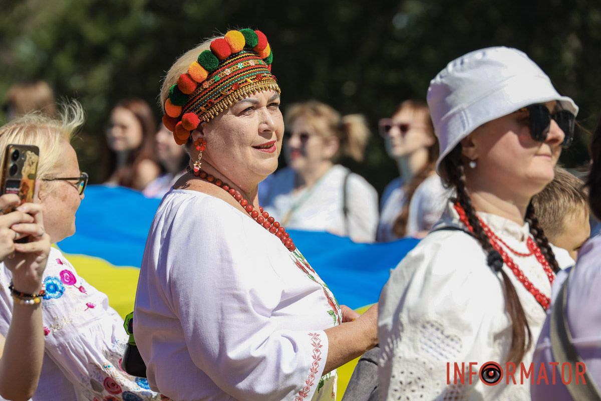 Фото: Тарас Іванов У вишиванках та з усмішками: як Дніпро відзначає День Незалежності 13