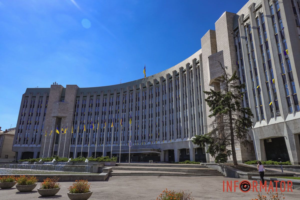 Прапори та святкові прикраси: як Дніпро вбрався до Дня Незалежності 2